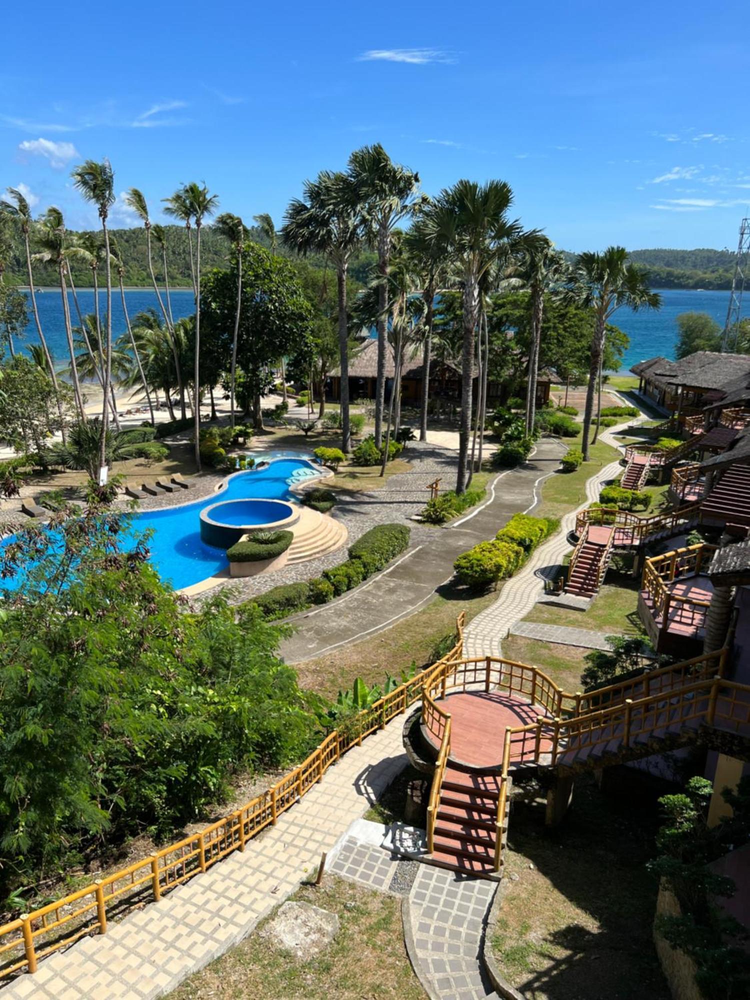 Hotel Fridays Puerto Galera Esterno foto