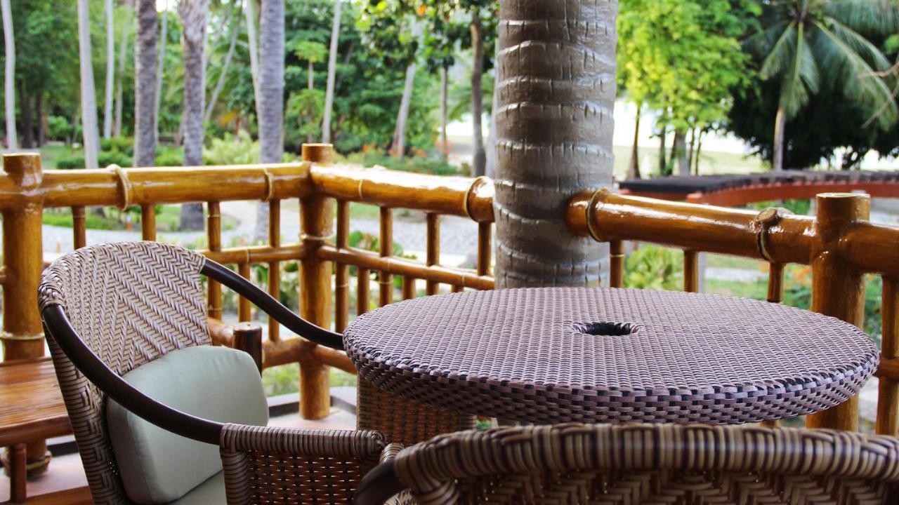 Hotel Fridays Puerto Galera Esterno foto